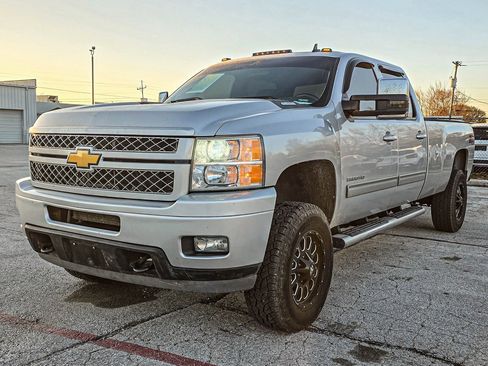 Used 2014 Chevrolet Silverado 2500 LT w/ Z71 Appearance Package image 3