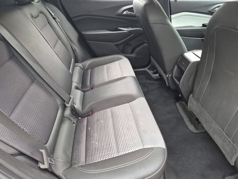 Used 2025 Chevrolet Trax LT w/ LT Convenience Package FWD image 29