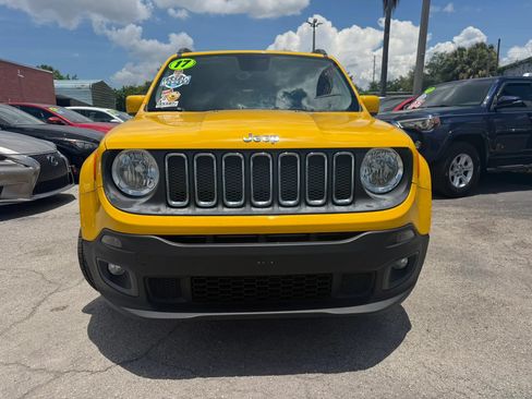 Used 2017 Jeep Renegade Latitude w/ Popular Equipment Group FWD image 2