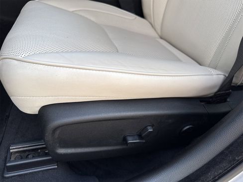 Used 2018 Chrysler 300 Limited w/ Safetytec Plus Group image 19