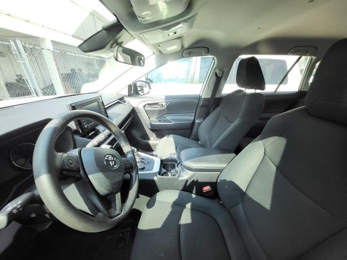 Used 2020 Toyota RAV4 LE AWD/4WD image 10