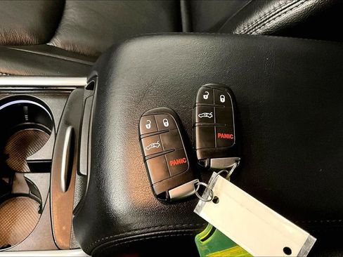 Used 2023 Chrysler 300 Touring AWD/4WD image 33
