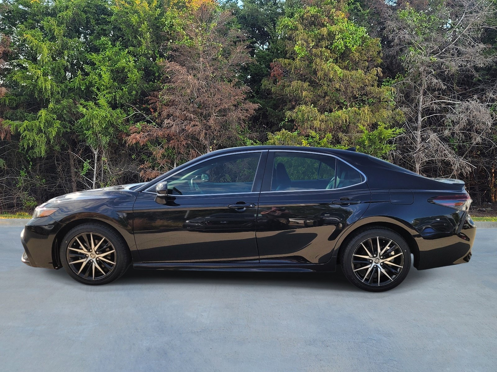 Used 2023 Toyota Camry SE FWD image 21