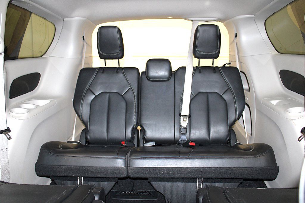 Certified 2024 Chrysler Pacifica Touring-L FWD image 34