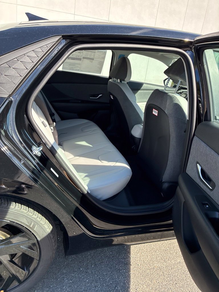 New 2026 Hyundai Elantra SEL Sport FWD image 19