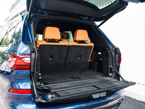 Used 2022 BMW X7 xDrive40i w/ M Sport Package AWD/4WD image 26