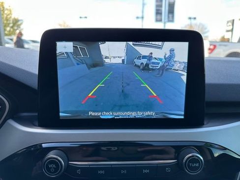 Used 2020 Ford Escape SE image 17