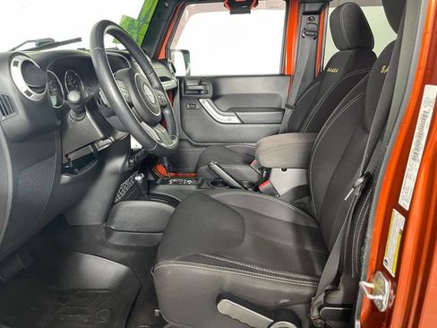 Used 2014 Jeep Wrangler Unlimited Sahara w/ Dual Top Group AWD/4WD image 2