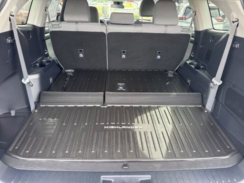 Used 2023 Toyota Highlander LE image 26