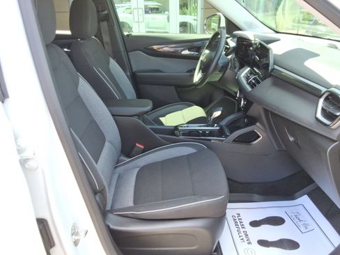 Used 2024 Chevrolet TrailBlazer LT w/ LT Cold Weather Package AWD/4WD image 32