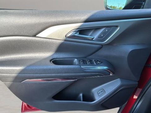 New 2025 Chevrolet Traverse LT w/ Driver Confidence Package image 17