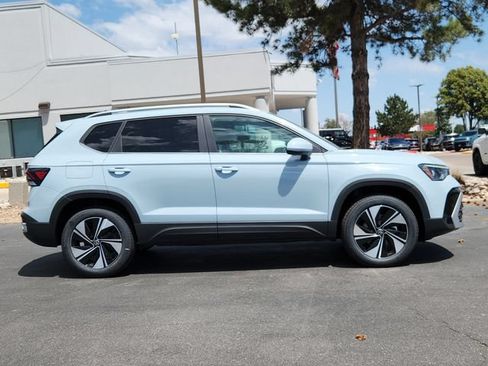 New 2026 Volkswagen Taos SE AWD/4WD image 2