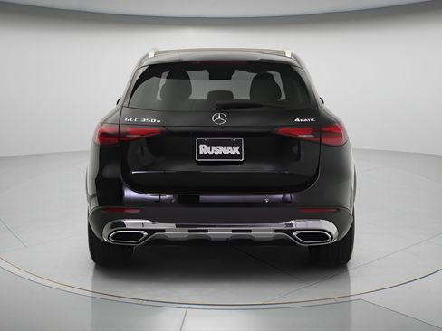 Used 2025 Mercedes-Benz GLC 350e 4MATIC image 5