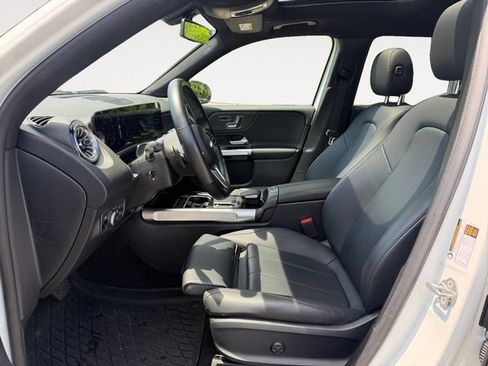 Used 2023 Mercedes-Benz GLB 250 4MATIC image 11