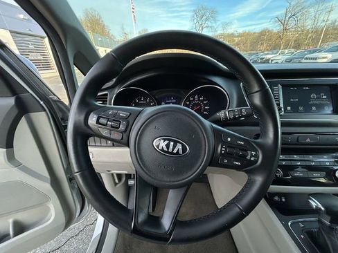 Used 2017 Kia Sedona LX w/ LX Essentials Premium Package image 18
