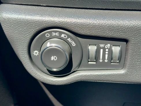 Used 2019 Chrysler Pacifica Touring-L Plus w/ Advanced Safetytec Group FWD image 26