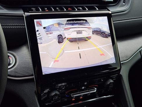 New 2025 Jeep Grand Cherokee Limited image 19