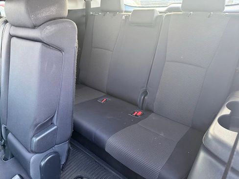 Used 2022 Toyota Highlander L image 12