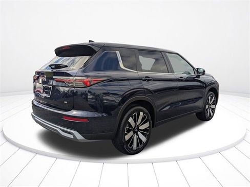 New 2025 Mitsubishi Outlander SE image 3