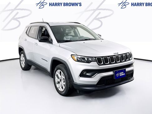 Used 2025 Jeep Compass Latitude image 23
