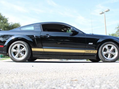 Used 2006 Ford Mustang GT RWD image 20