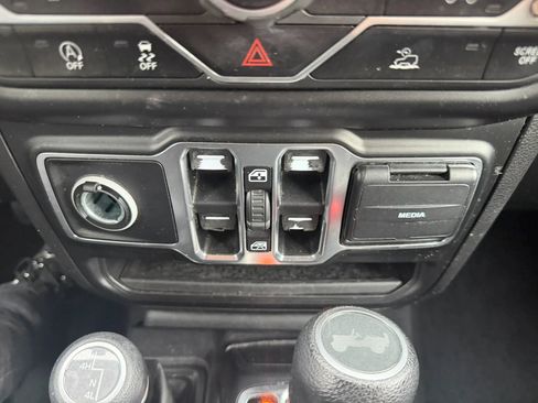 Used 2021 Jeep Wrangler Unlimited Sport AWD/4WD image 25