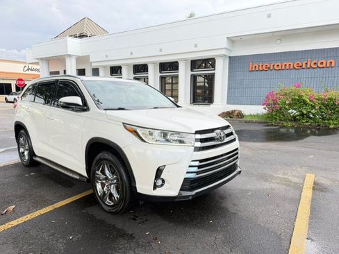 Used 2019 Toyota Highlander Limited Platinum FWD image 6