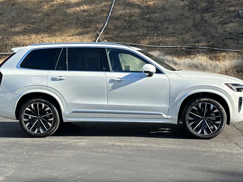 New 2026 Volvo XC90 B6 Plus w/ Protection Package Premier AWD/4WD image 3