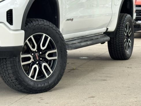 Used 2022 GMC Sierra 1500 AT4 w/ Technology Package image 12
