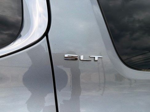 Used 2023 GMC Acadia SLT AWD/4WD image 5