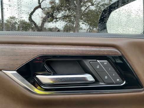 Used 2025 GMC Yukon Denali Ultimate image 20