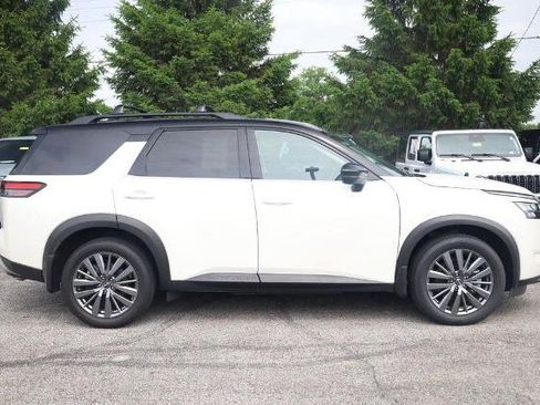Certified 2024 Nissan Pathfinder SL w/ SL Premium Package AWD/4WD image 5