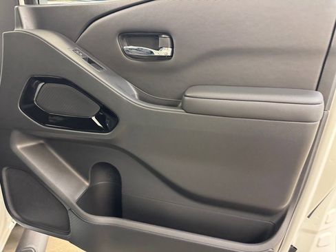 Used 2023 Nissan Frontier SV w/ Midnight Edition Package image 31