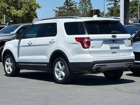 Used 2017 Ford Explorer XLT AWD/4WD image 6