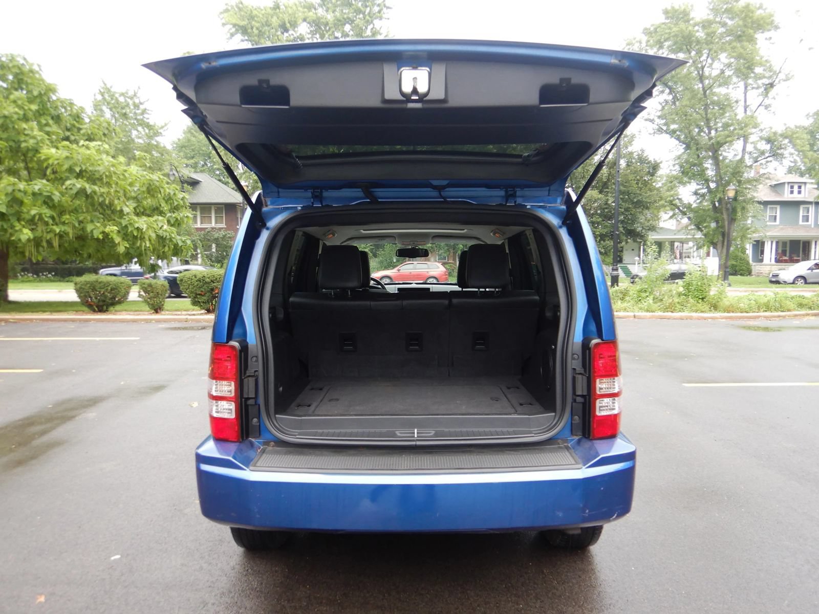 Used 2009 Jeep Liberty Limited w/ Premium Group AWD/4WD image 24