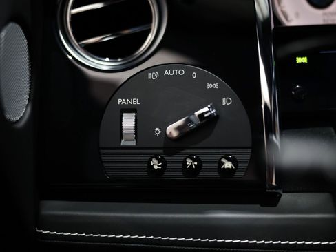Used 2019 Rolls-Royce Wraith RWD image 28