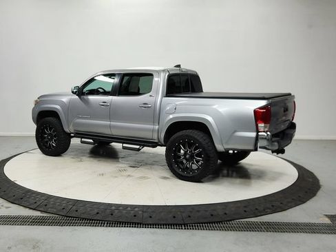 Used 2017 Toyota Tacoma SR5 w/ Tow Package RWD image 6