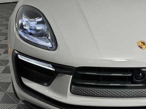 Certified 2025 Porsche Macan image 11