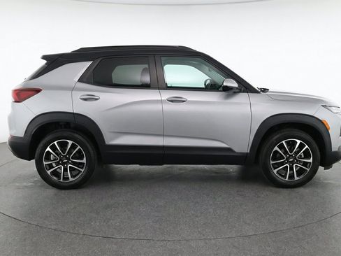 Used 2025 Chevrolet TrailBlazer LT w/ Driver Confidence Package AWD/4WD image 11
