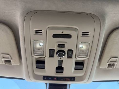 Used 2022 GMC Yukon XL Denali AWD/4WD image 16
