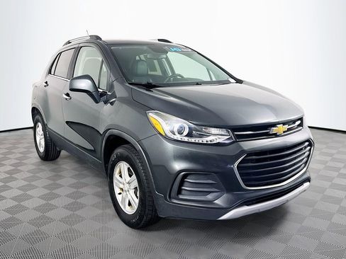 Used 2018 Chevrolet Trax LT w/ LT Convenience Package image 3