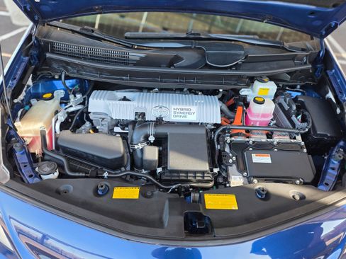 Used 2014 Toyota Prius V Two FWD image 26