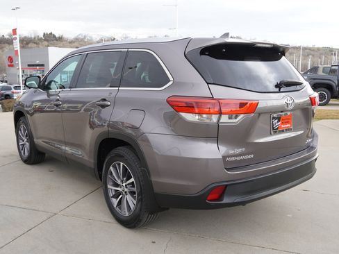Used 2019 Toyota Highlander XLE image 6