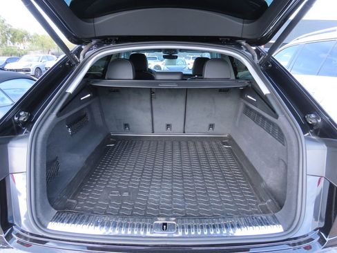 Used 2022 Audi Q8 Premium Plus image 12