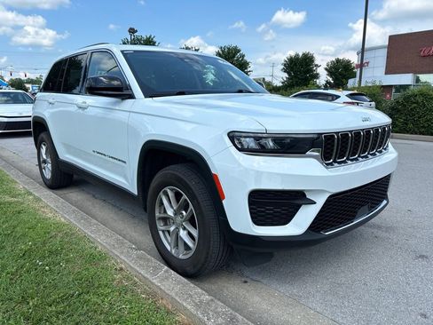 Used 2023 Jeep Grand Cherokee Laredo AWD/4WD image 2