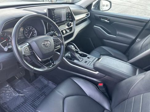 Used 2021 Toyota Highlander XLE image 34