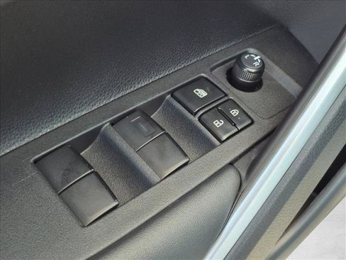 Used 2024 Toyota Corolla Cross LE FWD image 13