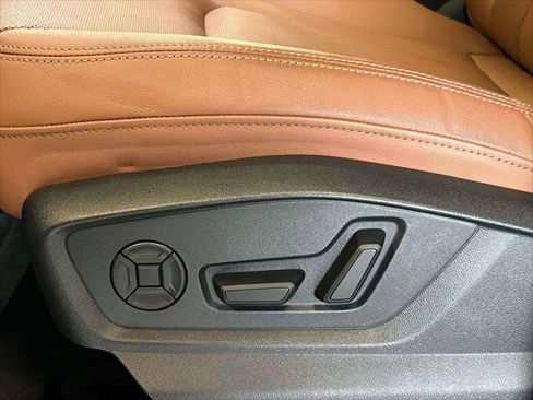 Used 2025 Audi Q8 Premium Plus image 17