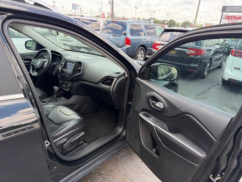 Used 2019 Jeep Cherokee Latitude Plus FWD image 7