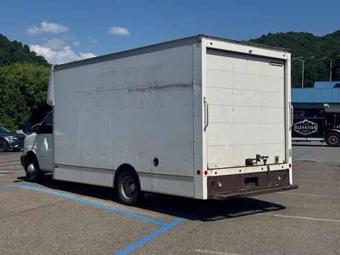 Used 2021 Chevrolet Express 3500 w/ Power Convenience Package RWD image 5